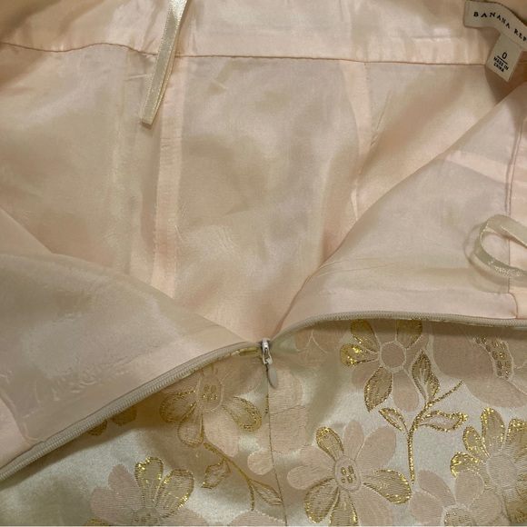 Banana Republic Pencil Skirt With Sequined Floral Embroidery - Size 0 - Picture 9 of 11